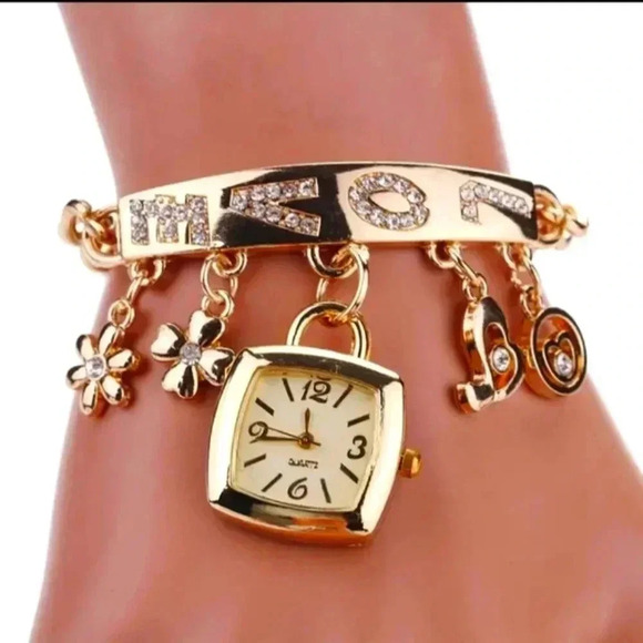 Women's Bracelet Watch LOVE Alphabet Alloy Quartz Watch Flower Decor..NWT - Picture 1 of 5